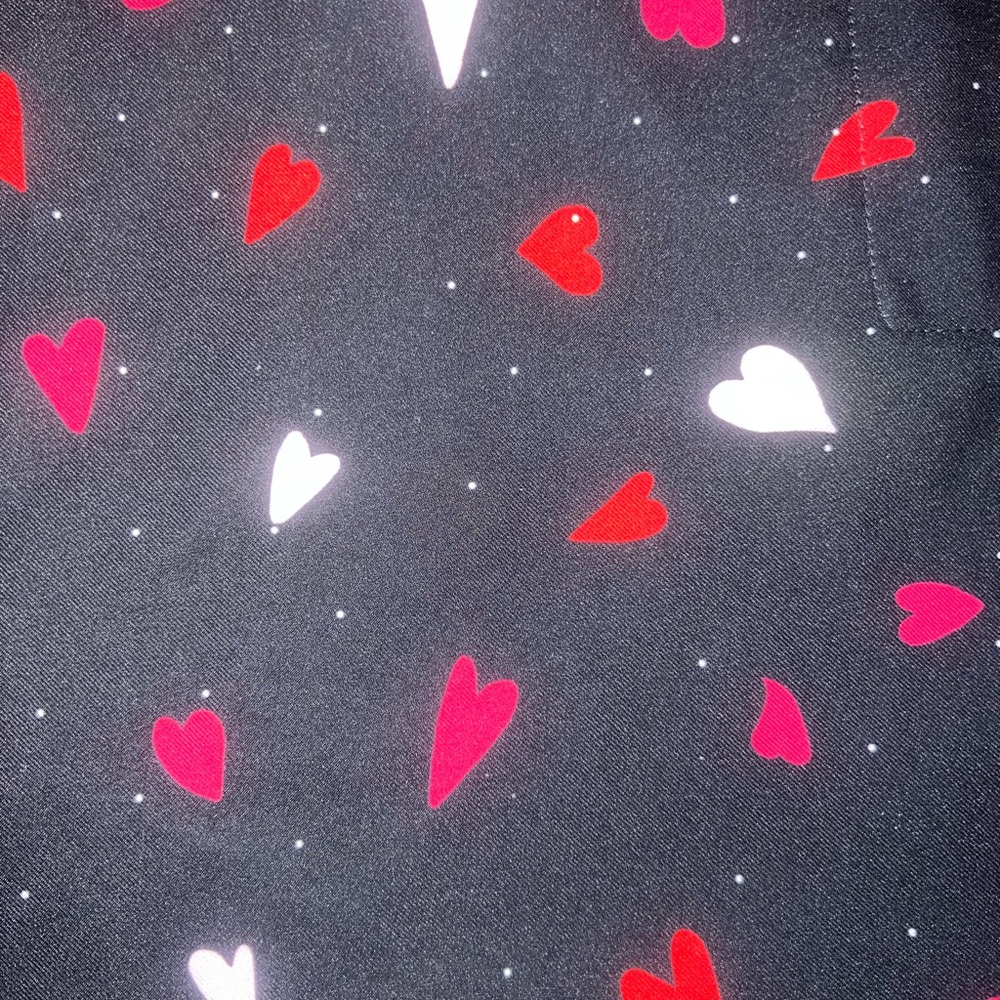 Fabletics Vital 1-Pocket Scrub Top in Heart Pumping Black - Picture 5 of 8